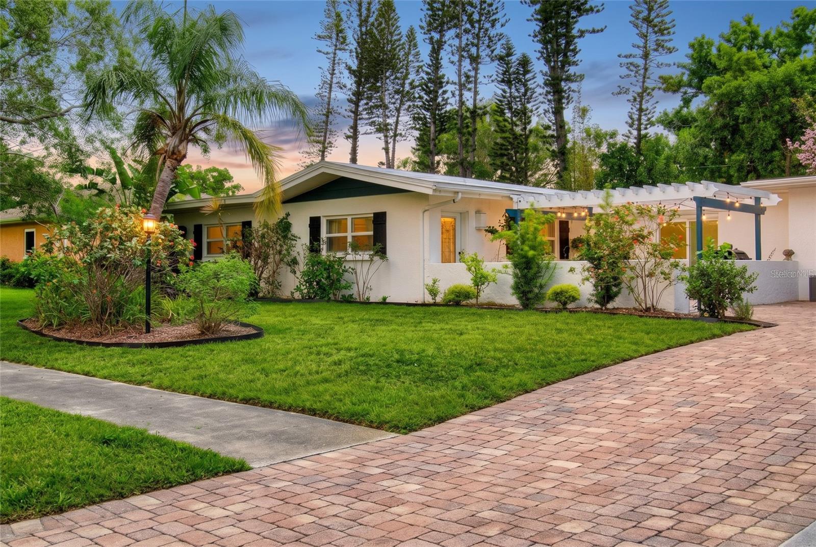 Photo of 214 GAINES AVENUE SARASOTA FL 34243