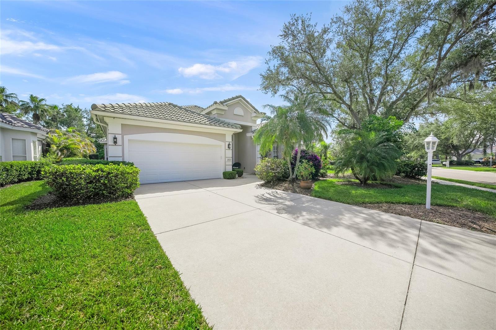 Photo of 6923 LENNOX PLACE UNIVERSITY PARK FL 34201