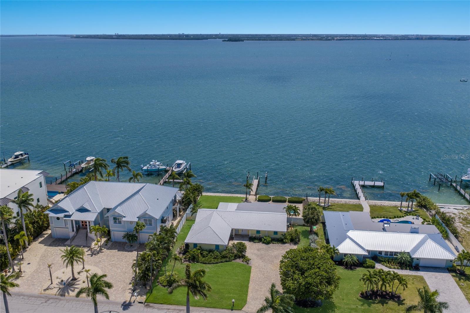 Photo of 633 KEY ROYALE DRIVE HOLMES BEACH FL 34217