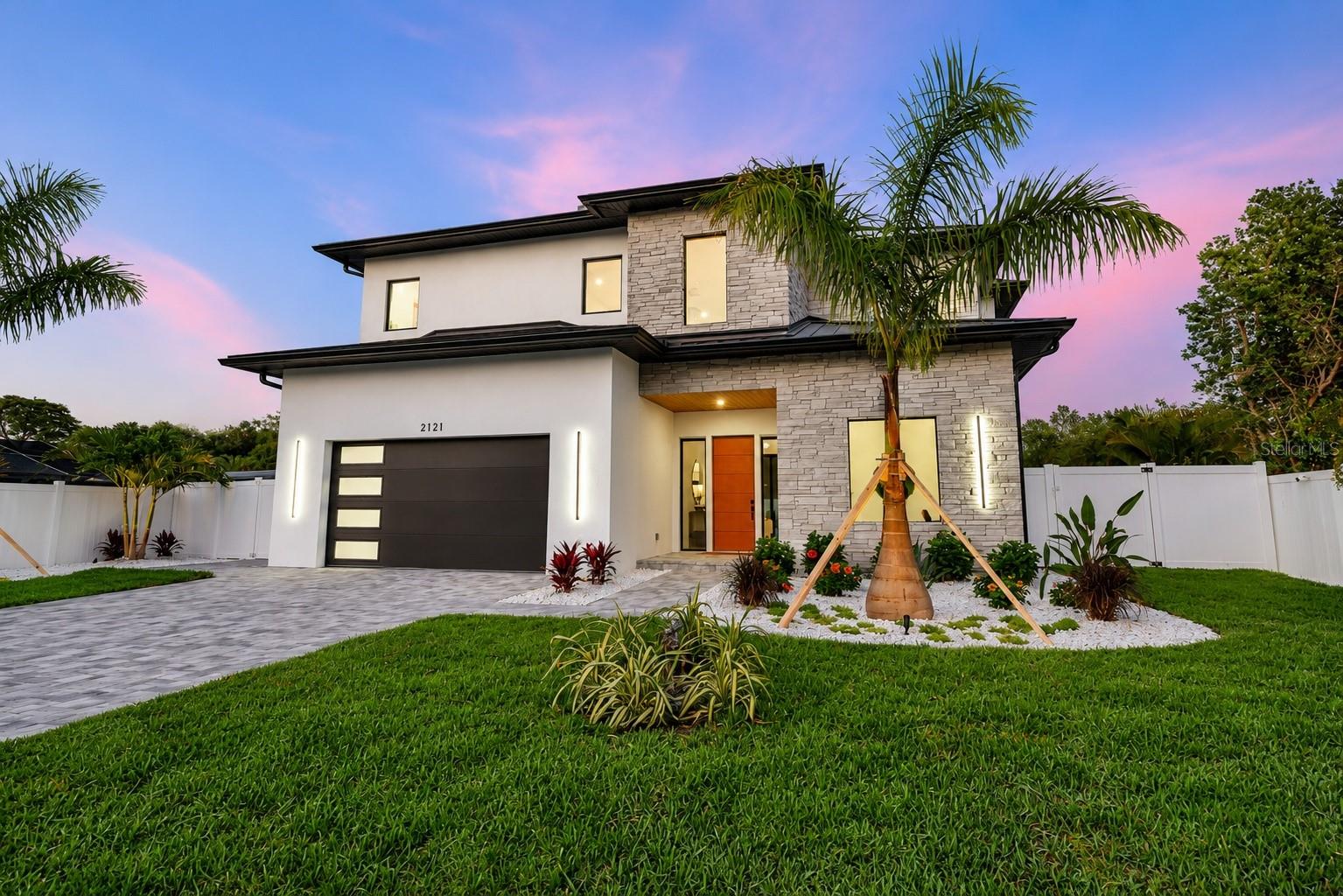 Photo of 2121 CLEMATIS COURT SARASOTA FL 34239