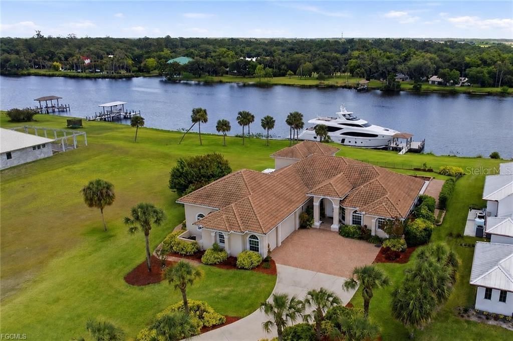 Photo of 2504 CALOOSA SHORES DRIVE LABELLE FL 33935