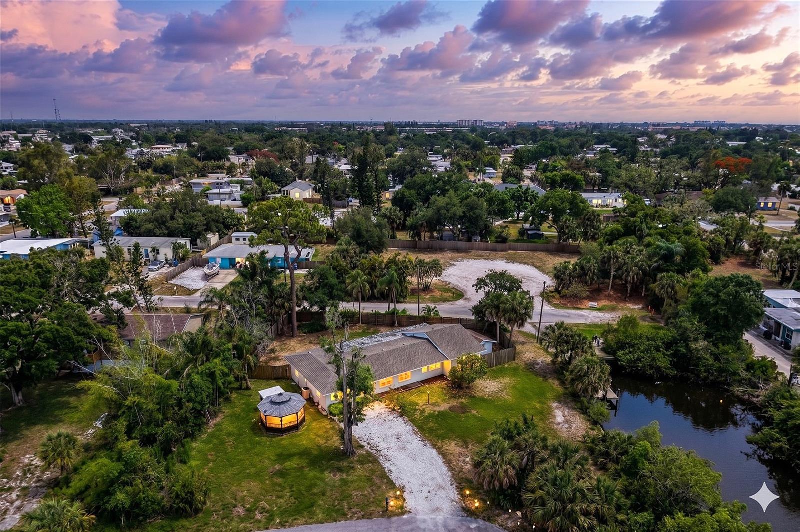 Photo of 807 LUCILLE AVENUE NOKOMIS FL 34275