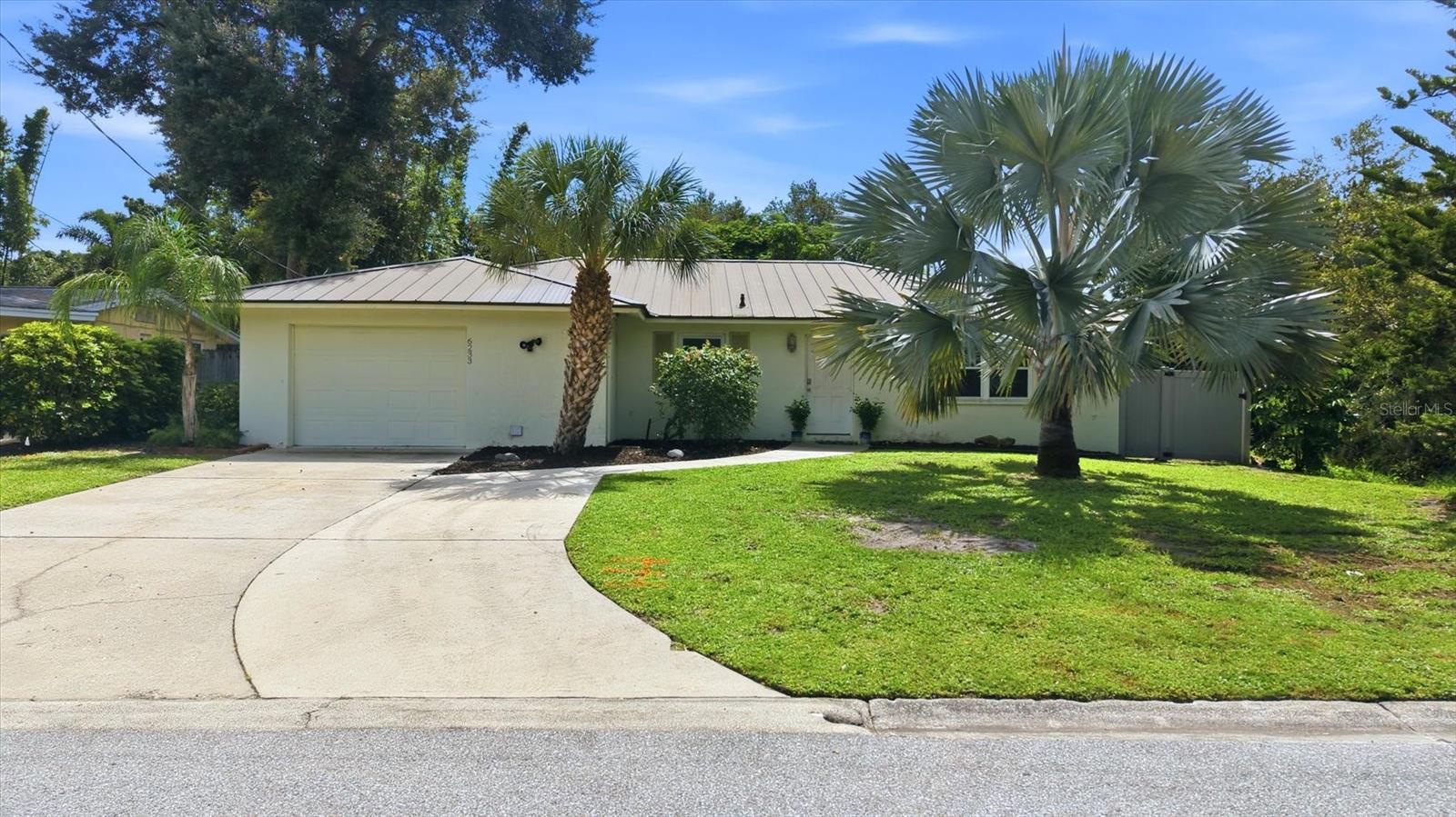 Photo of 6233 ROCKEFELLER AVENUE SARASOTA FL 34231