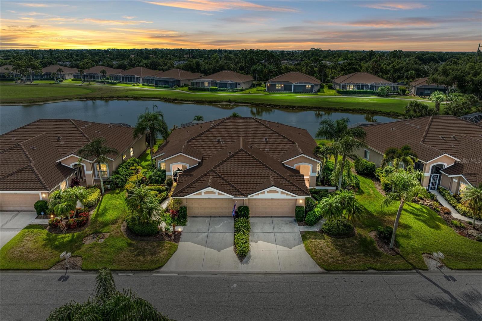 Photo of 9532 FOREST HILLS CIRCLE SARASOTA FL 34238