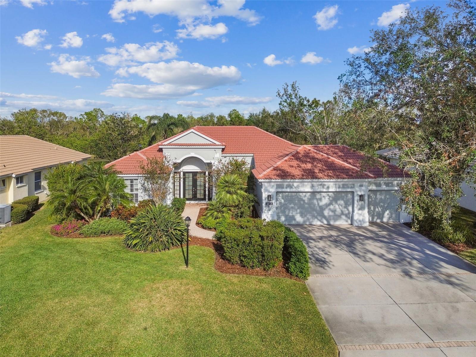 Photo of 6815 HONEYSUCKLE TRAIL LAKEWOOD RANCH FL 34202