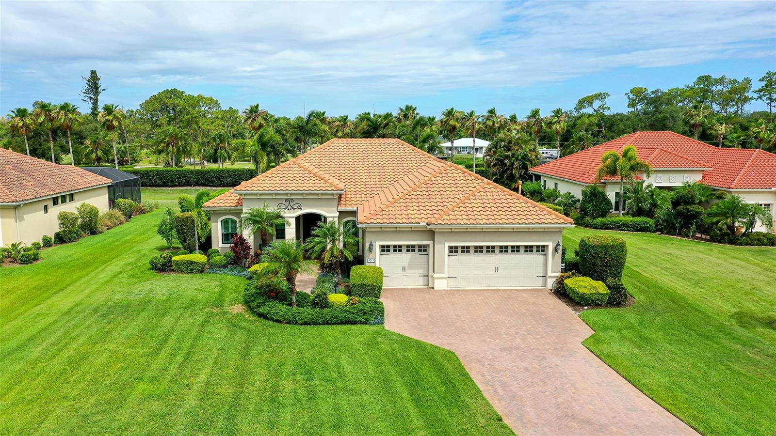 Photo of 8215 LARKSPUR CIRCLE SARASOTA FL 34241