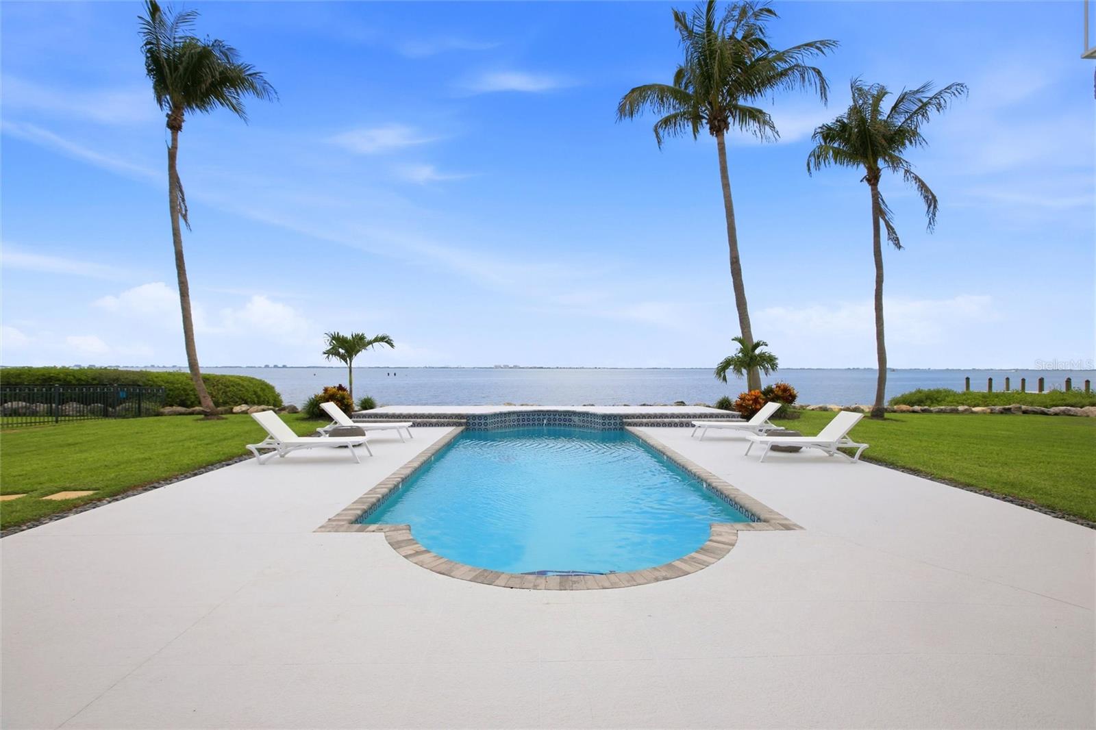 Photo of 7524 WESTMORELAND DRIVE SARASOTA FL 34243