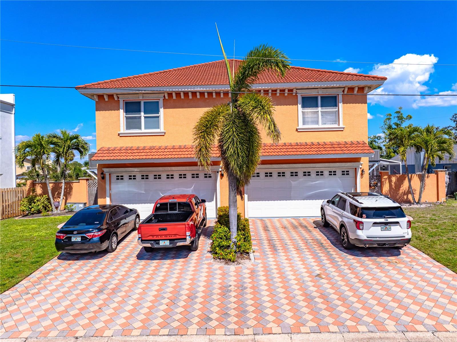 Photo of 2119 & 2125 MONTCLAIR DRIVE #1 & 2 SARASOTA FL 34231