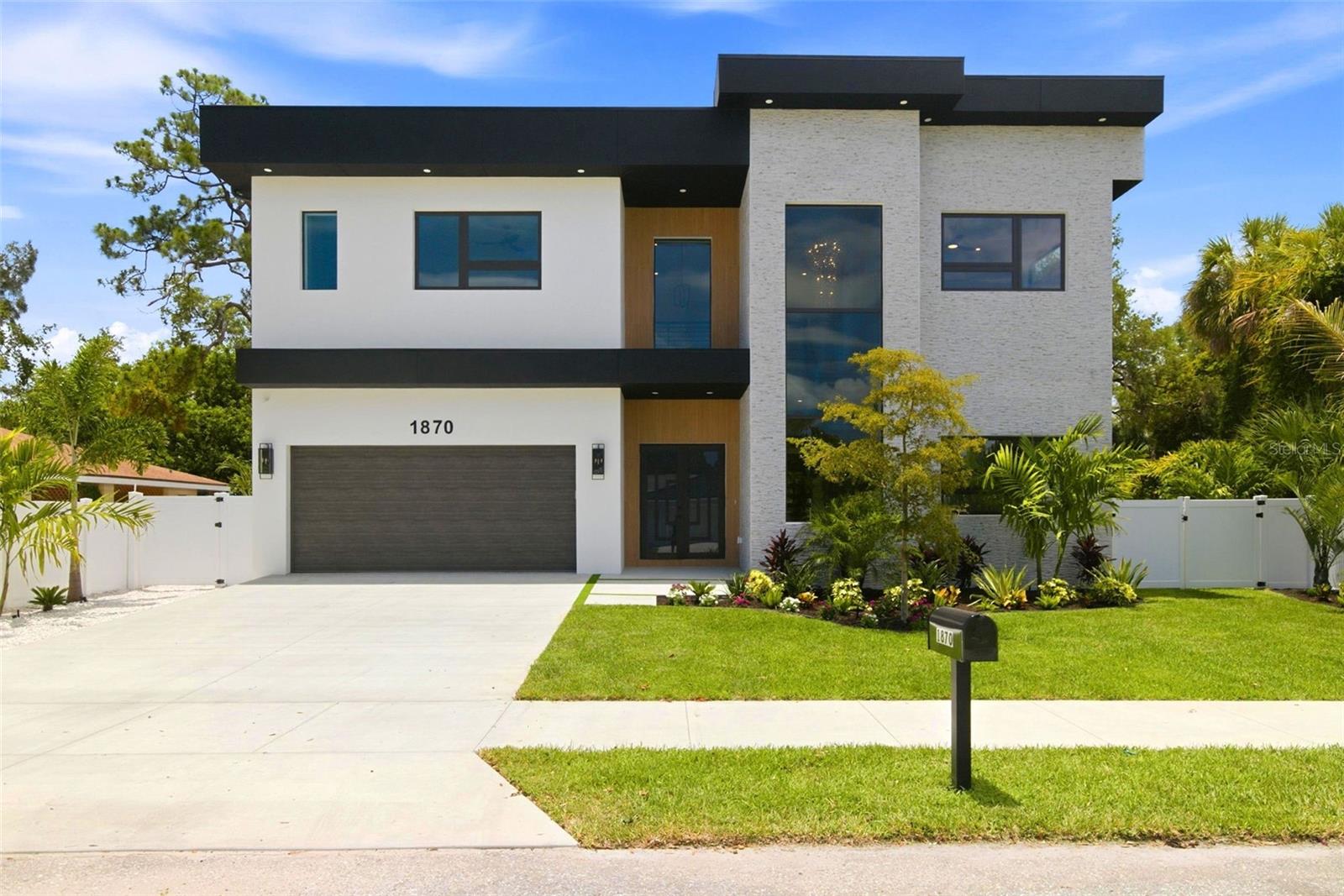 Photo of 1870 JASMINE DRIVE SARASOTA FL 34239
