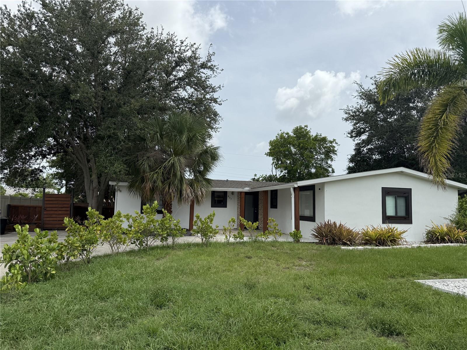 Photo of 907 FRUITLAND AVENUE BRADENTON FL 34207