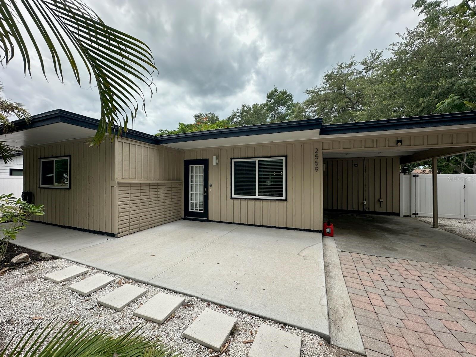 Photo of 2559 E PAULSTAN COURT SARASOTA FL 34237