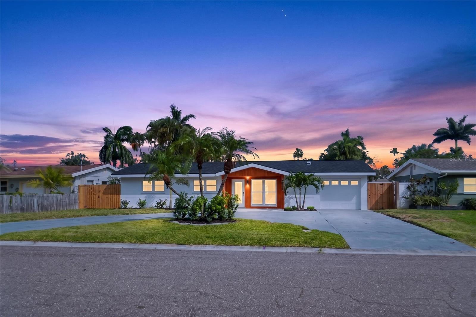 Photo of 1524 CARSON CIRCLE ST PETERSBURG FL 33703