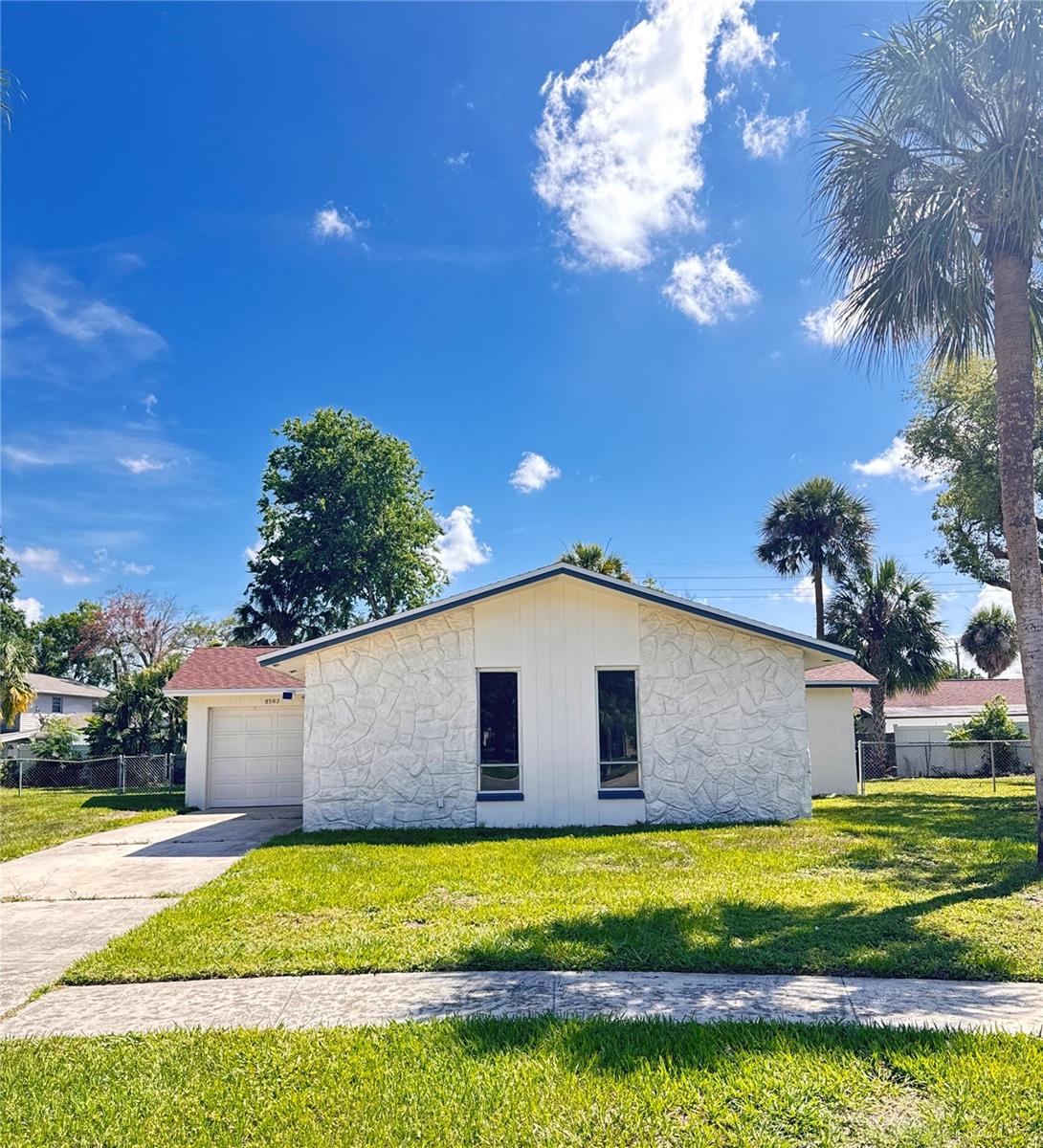 Photo of 8302 N FLINTROCK COURT TAMPA FL 33615