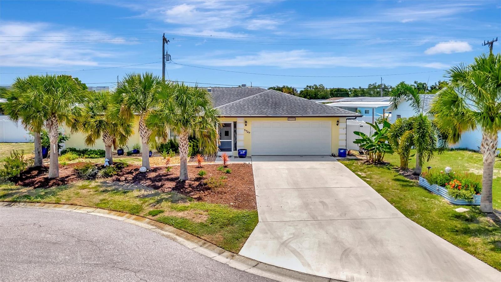 Photo of 5729 AUGUSTA CIRCLE SARASOTA FL 34238