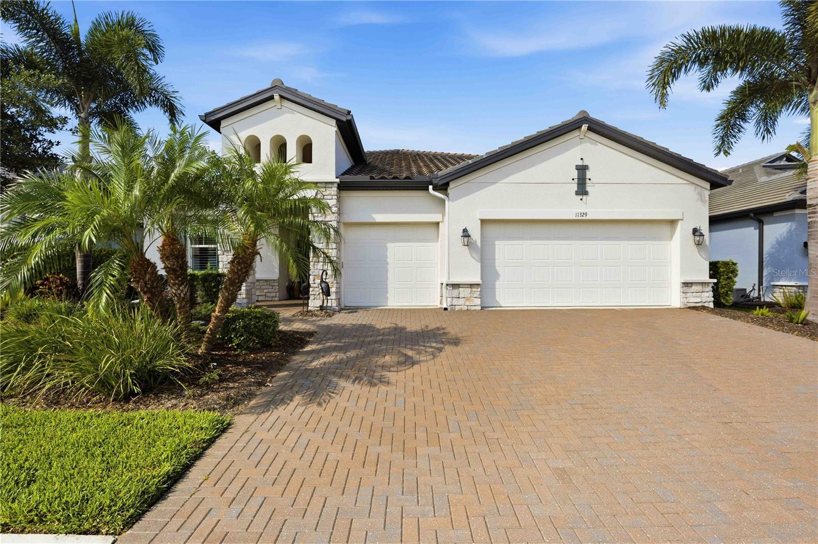 Photo of 11329 MONTSERRAT DRIVE VENICE FL 34293