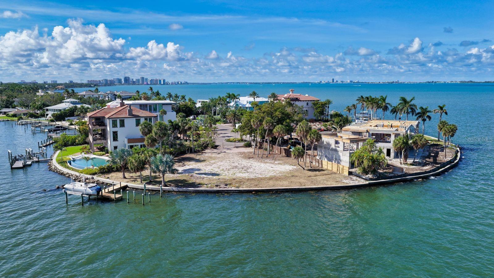 Photo of 305 S SHORE DRIVE SARASOTA FL 34234