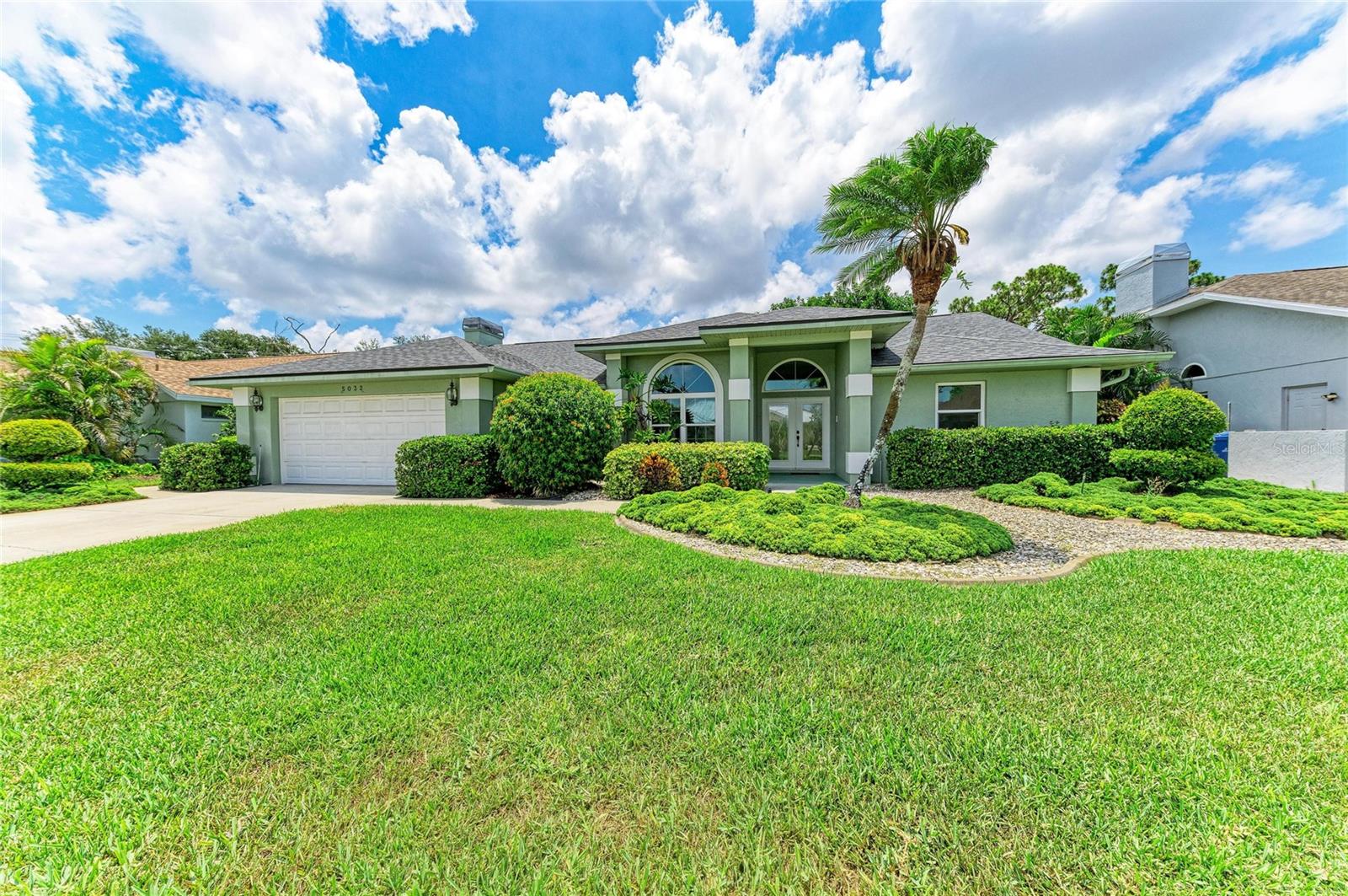 Photo of 5032 SOUTHERN PINE CIRCLE VENICE FL 34293