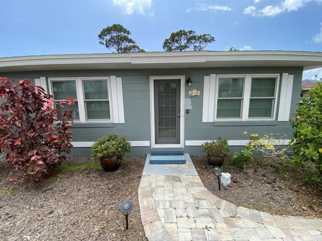 Photo of 828 NOKOMIS AVENUE VENICE FL 34285