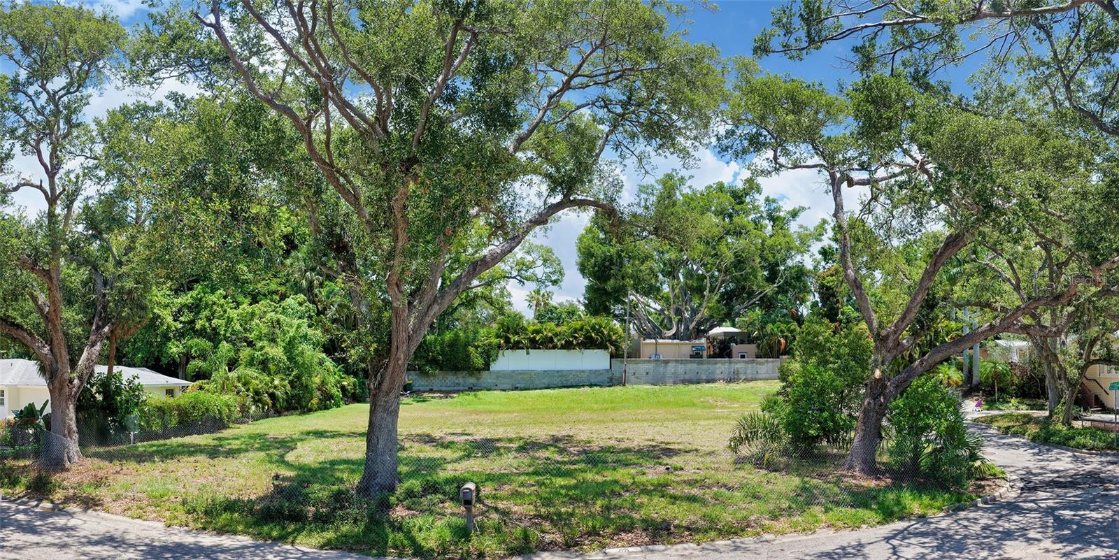 Photo of 2155 ORIOLE DRIVE SARASOTA FL 34239