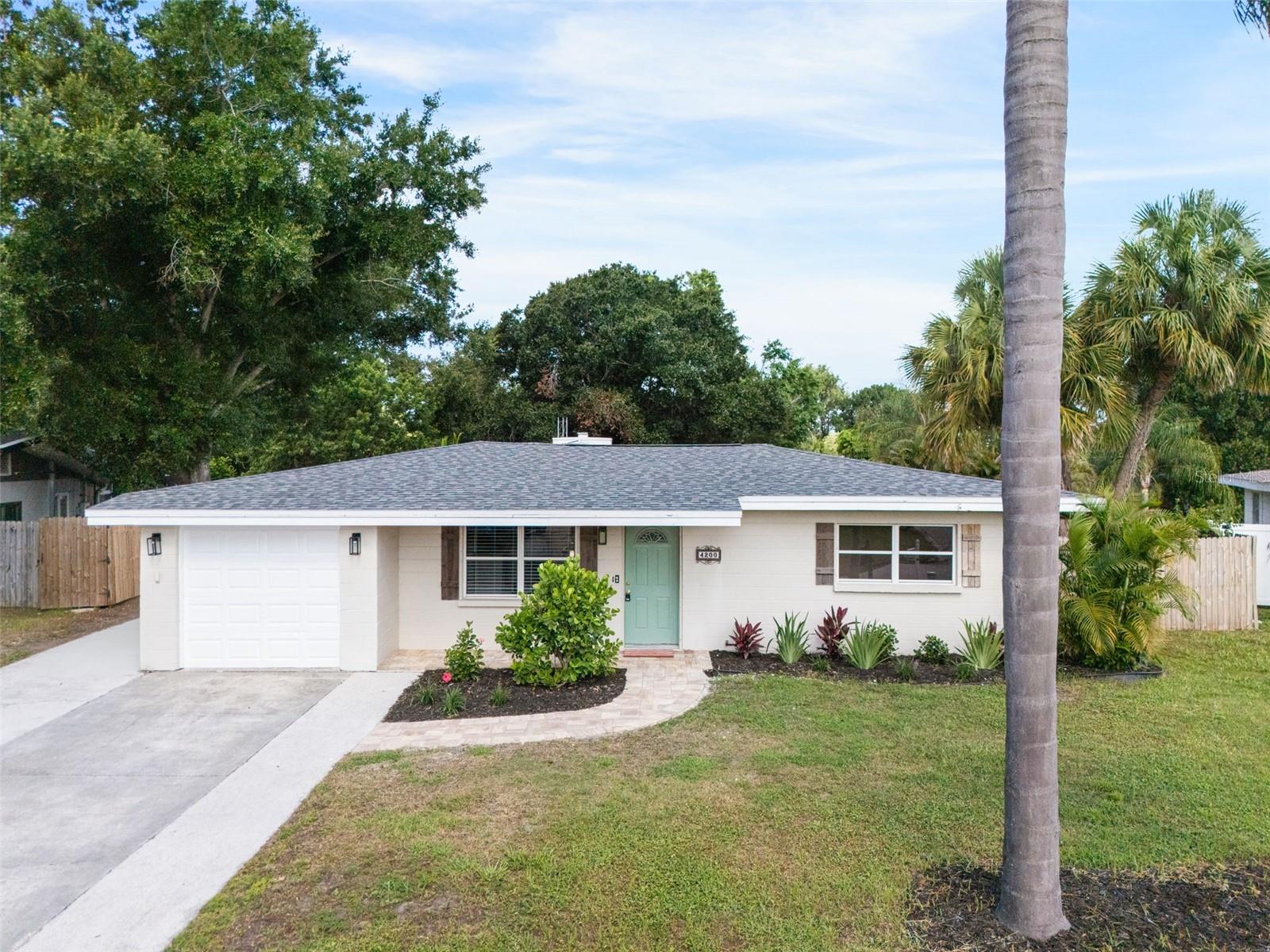 Photo of 4200 DES PLAINES DRIVE SARASOTA FL 34233