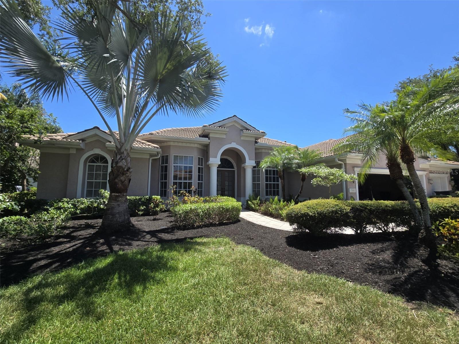 Photo of 7302 CHATSWORTH COURT BRADENTON FL 34201