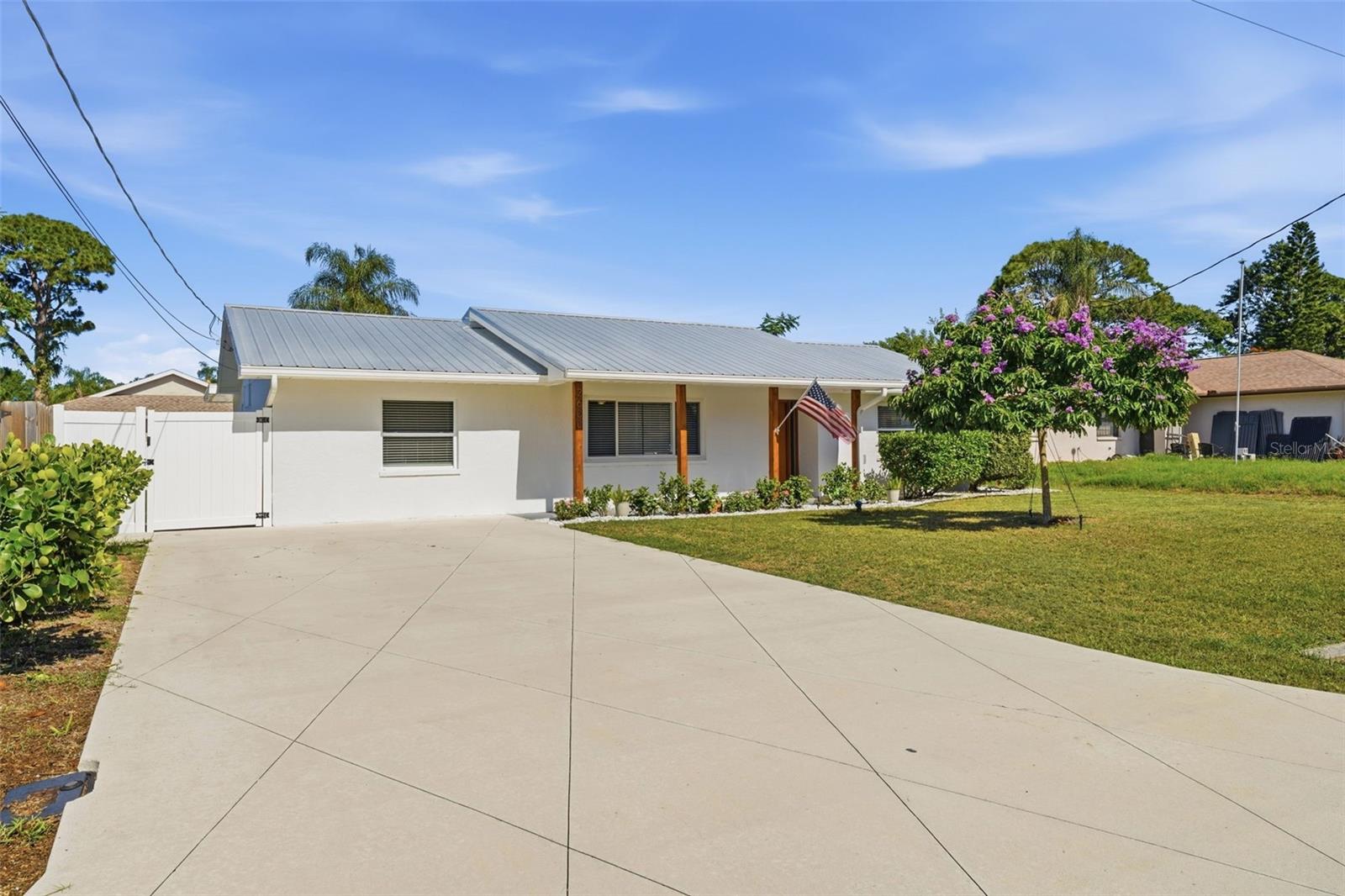 Photo of 2600 CAMBRIDGE DRIVE SARASOTA FL 34232