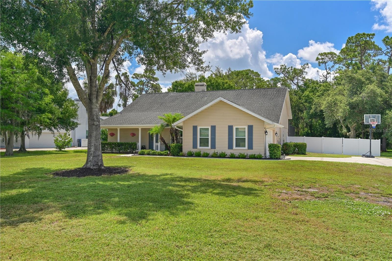 Photo of 305 MILL RUN BRADENTON FL 34212