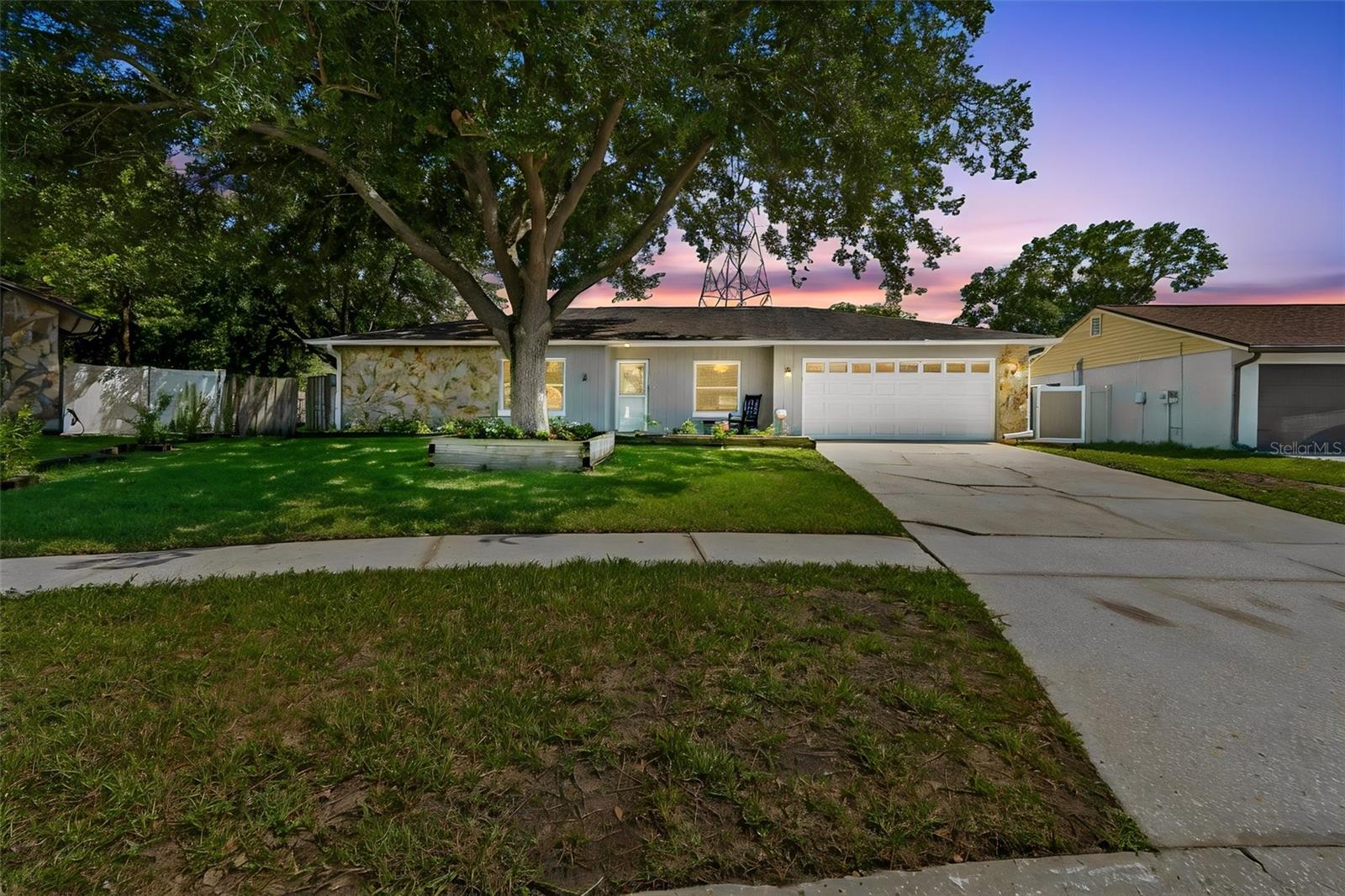 Photo of 16205 SAWGRASS CIRCLE TAMPA FL 33624