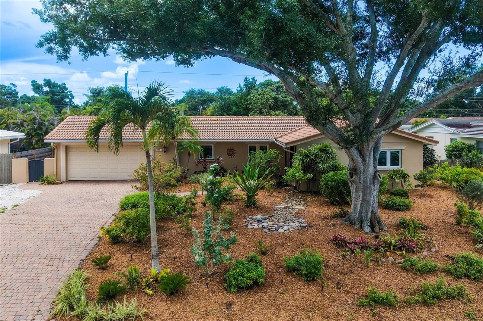 Photo of 3504 BROOKLINE DRIVE SARASOTA FL 34239