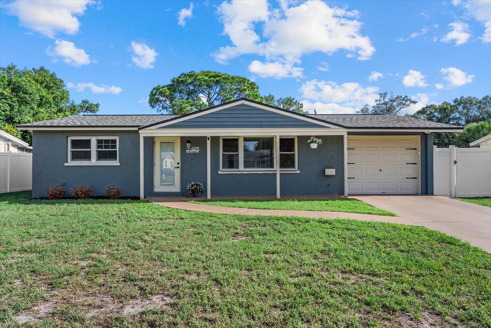 Photo of 4915 BELL MEADE DRIVE SARASOTA FL 34232