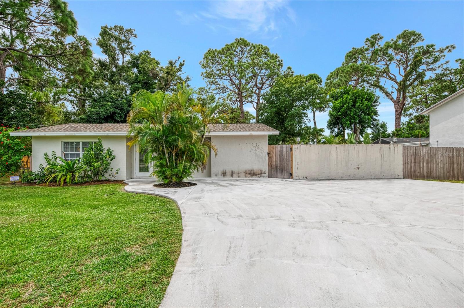 Photo of 2136 BRUECKNER DRIVE SARASOTA FL 34231