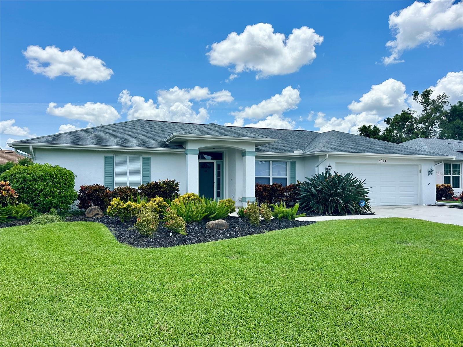 Photo of 5024 SOUTHERN PINE CIRCLE VENICE FL 34293