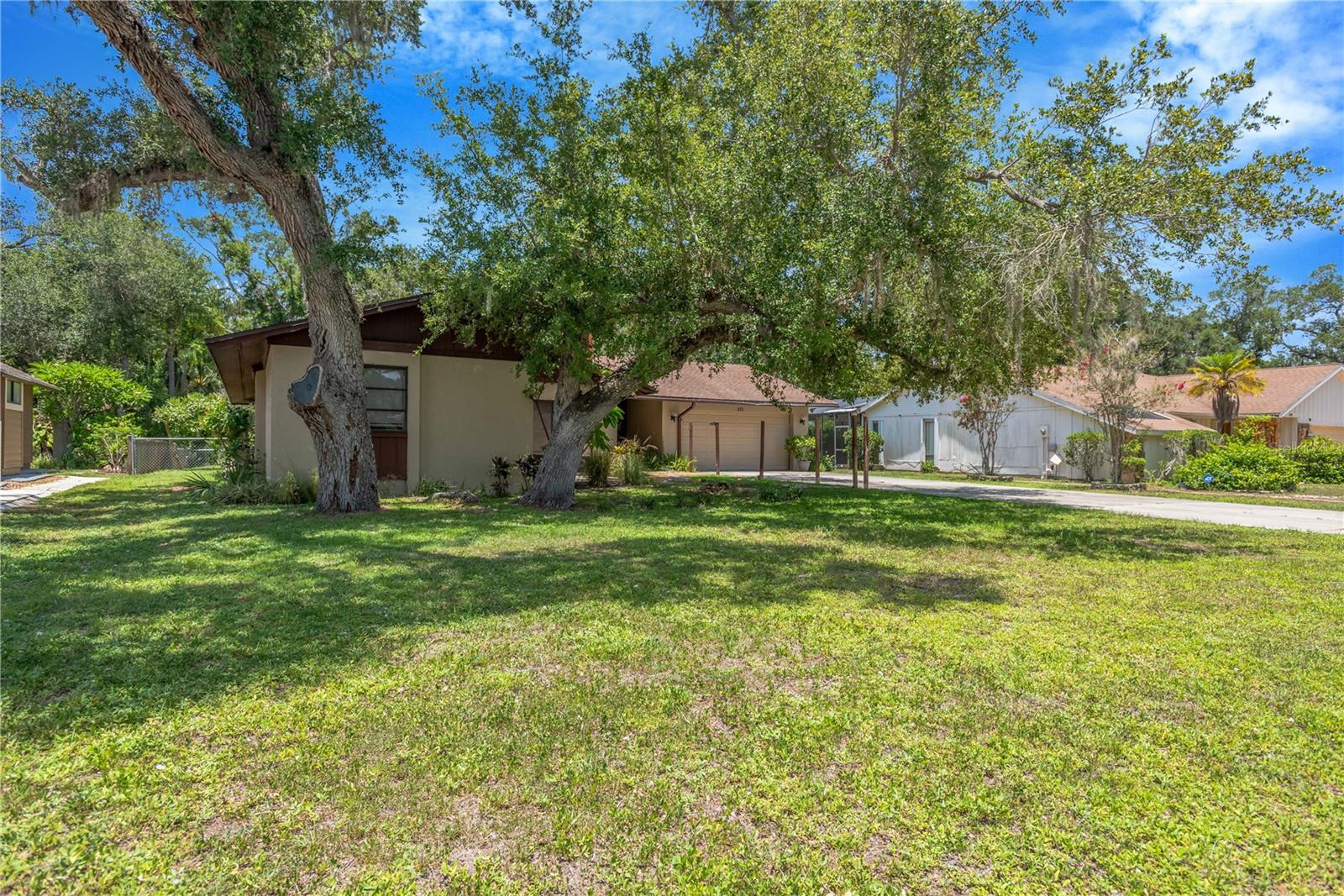 Photo of 213 WHISPERING OAKS COURT SARASOTA FL 34232