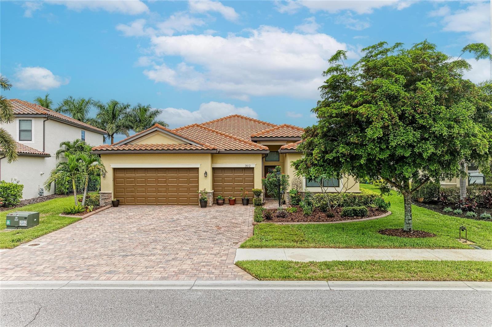 Photo of 3512 SAVANNA PALMS COURT BRADENTON FL 34211