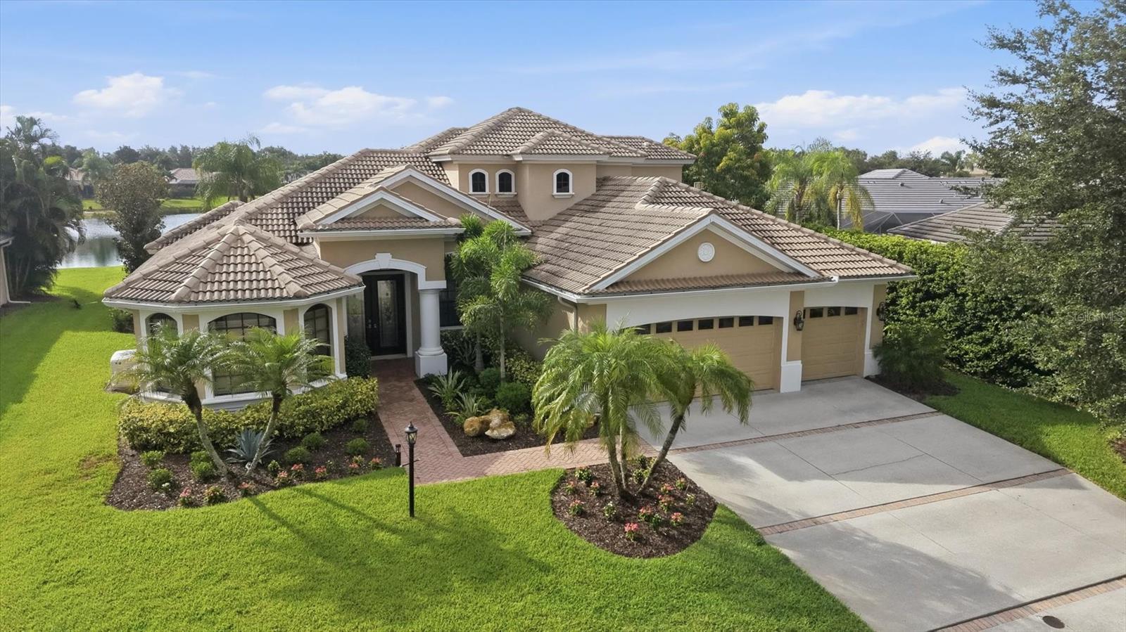 Photo of 6915 HONEYSUCKLE TRAIL LAKEWOOD RANCH FL 34202