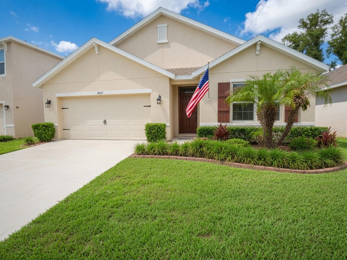 Photo of 9527 SUNSTONE BOULEVARD THONOTOSASSA FL 33592