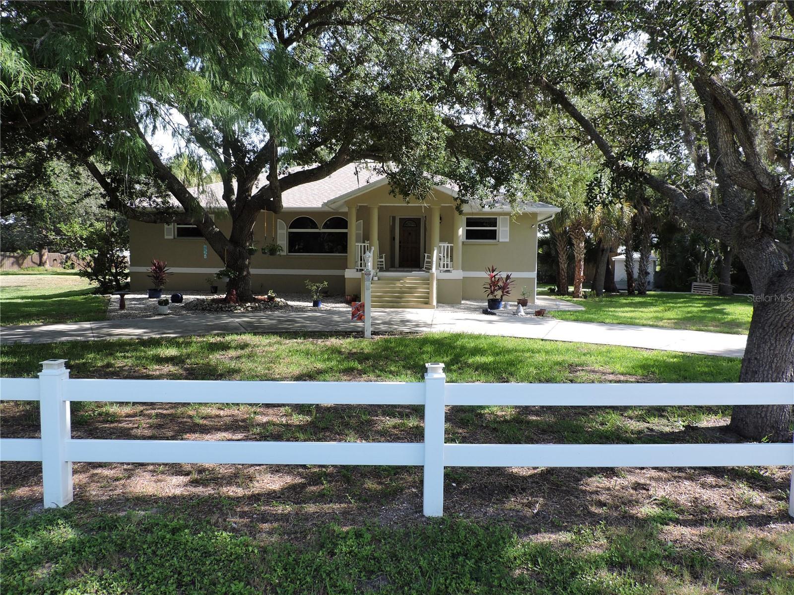 Photo of 905 COLONIAL ROAD VENICE FL 34293
