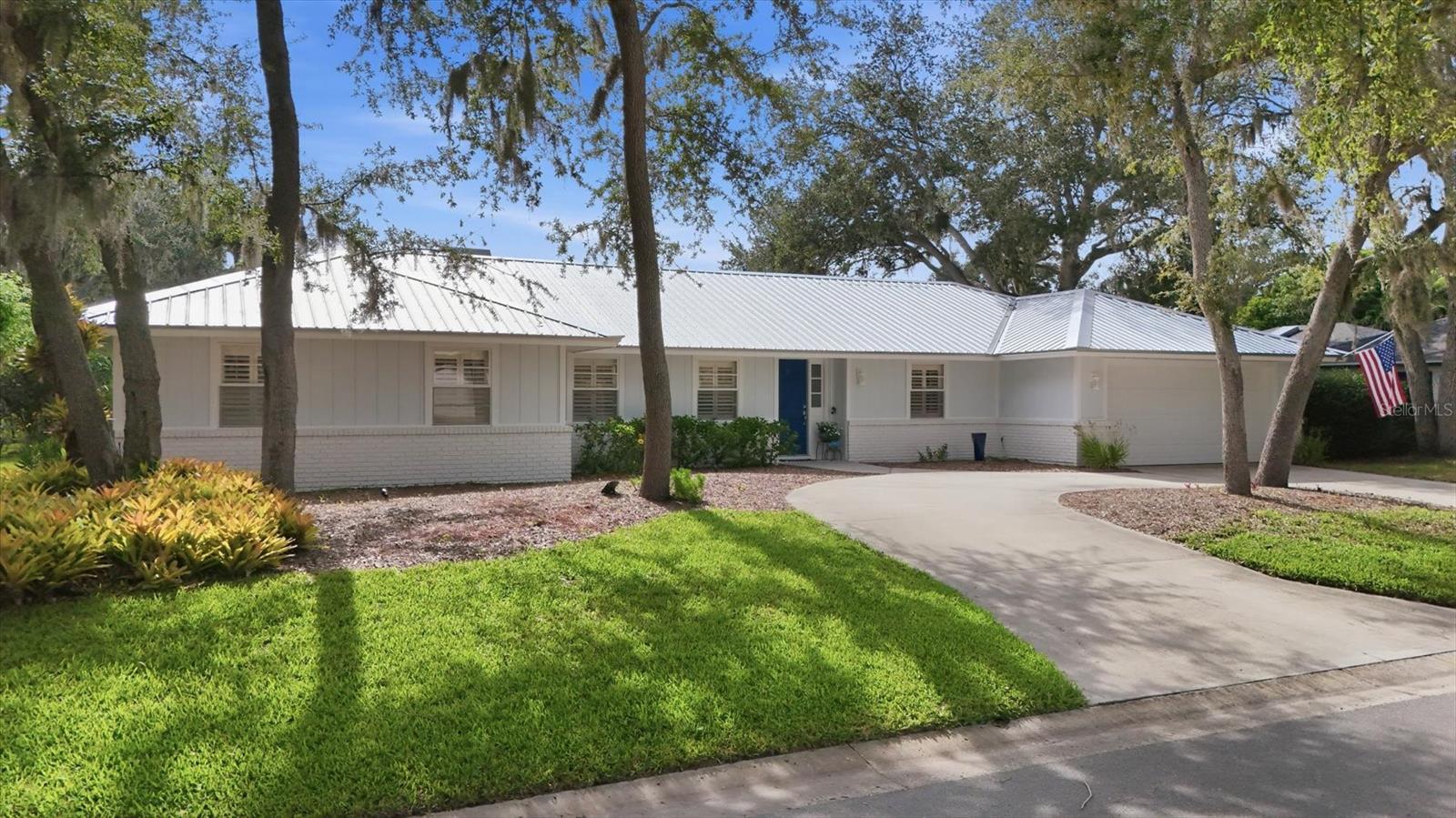 Photo of 5505 BENEVA WOODS CIRCLE SARASOTA FL 34233