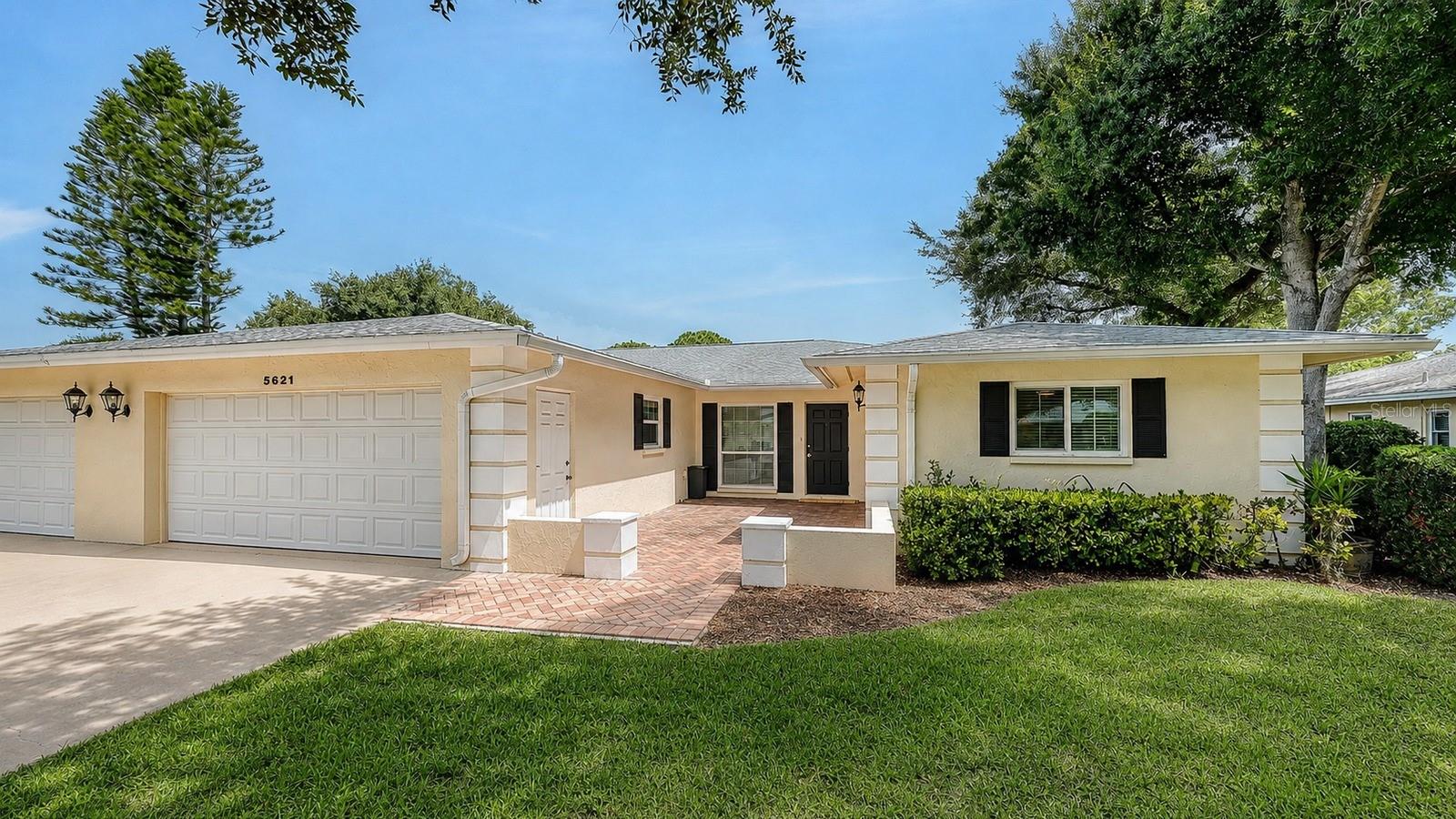 Photo of 5621 PALM AIRE DRIVE SARASOTA FL 34243