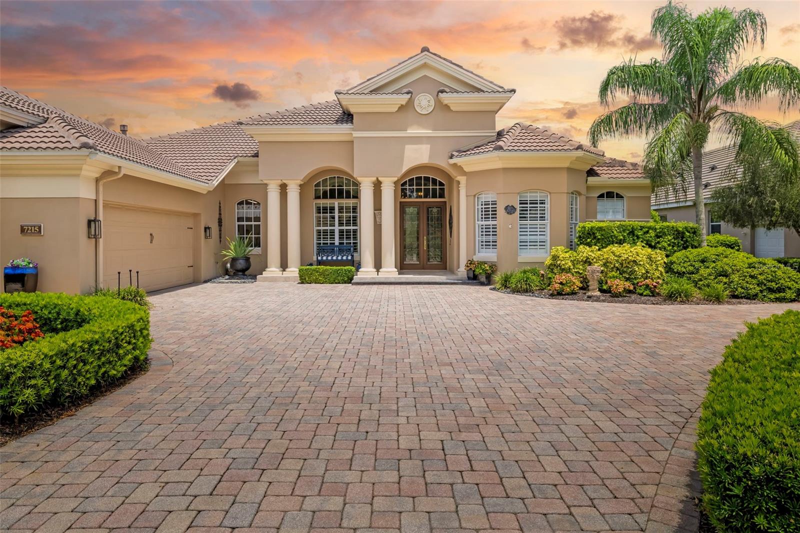 Photo of 7215 CHATSWORTH COURT BRADENTON FL 34201