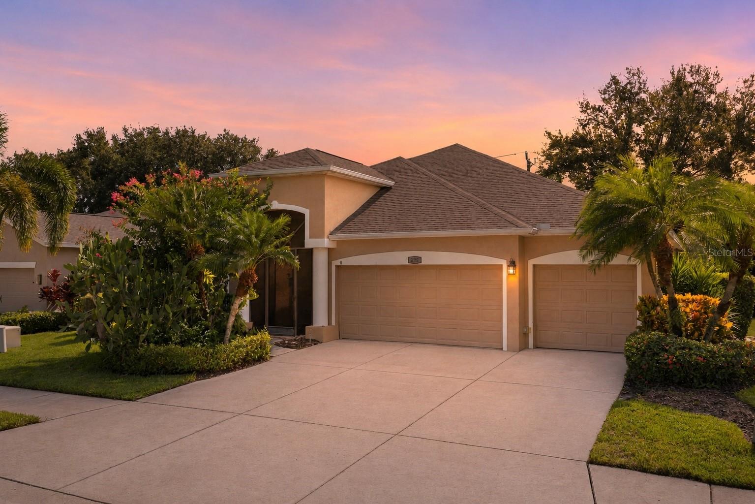 Photo of 295 LONDONDERRY DRIVE SARASOTA FL 34240