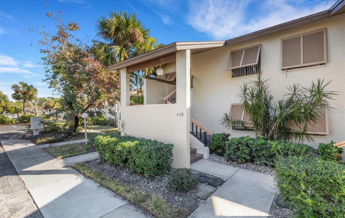 Photo of 5138 WILLOW LINKS #98 SARASOTA FL 34235