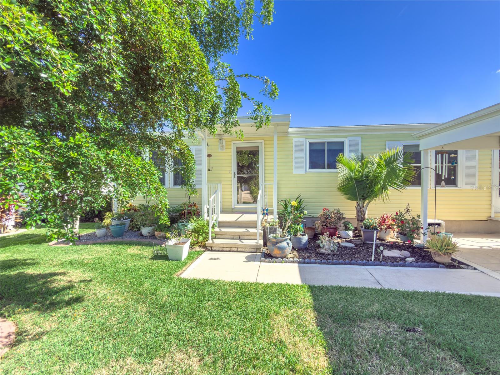 Photo of 190 NIGHTINGALE CIRCLE ELLENTON FL 34222