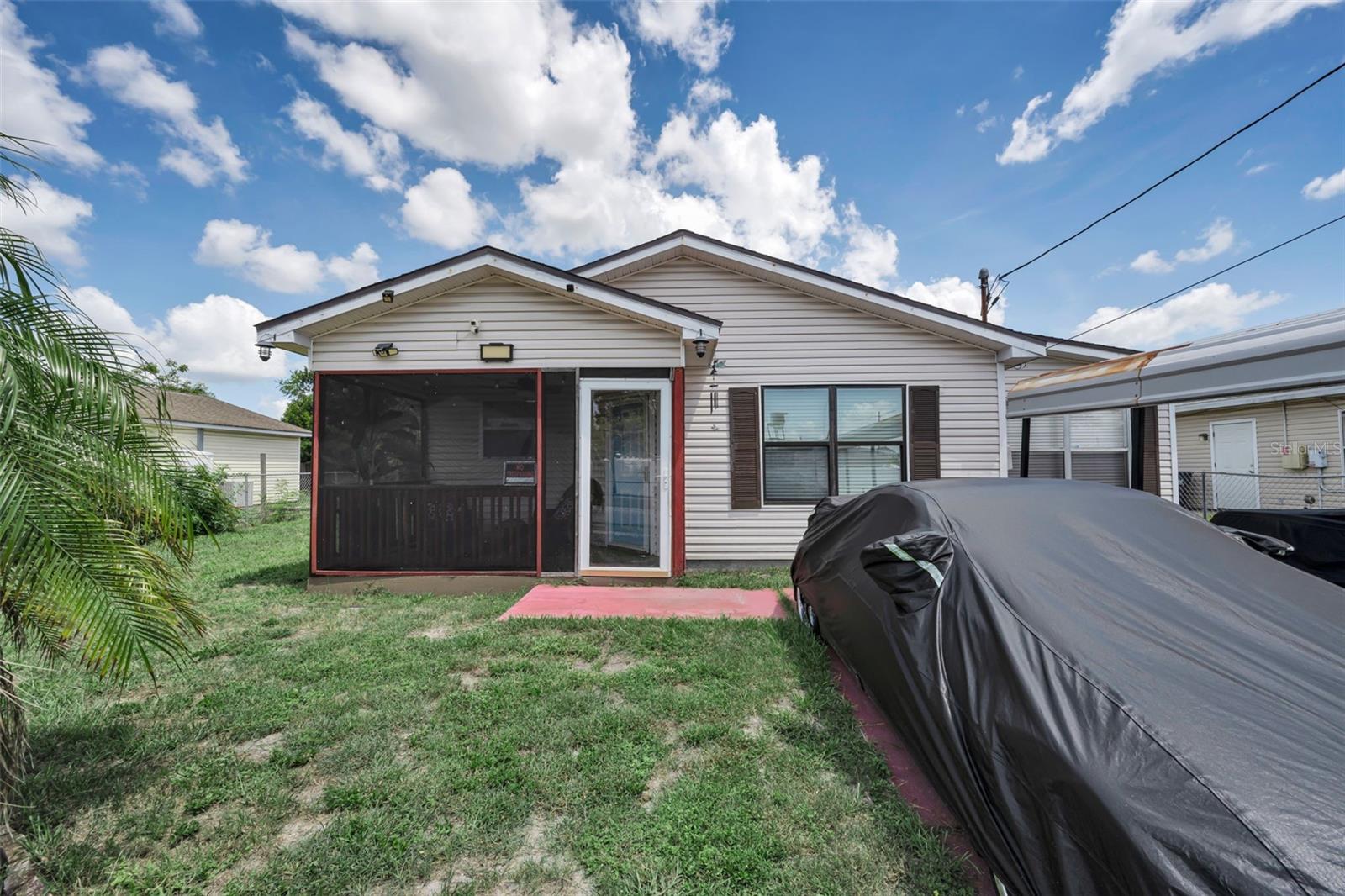 Photo of 7526 CAROLTON CIRCLE TAMPA FL 33619