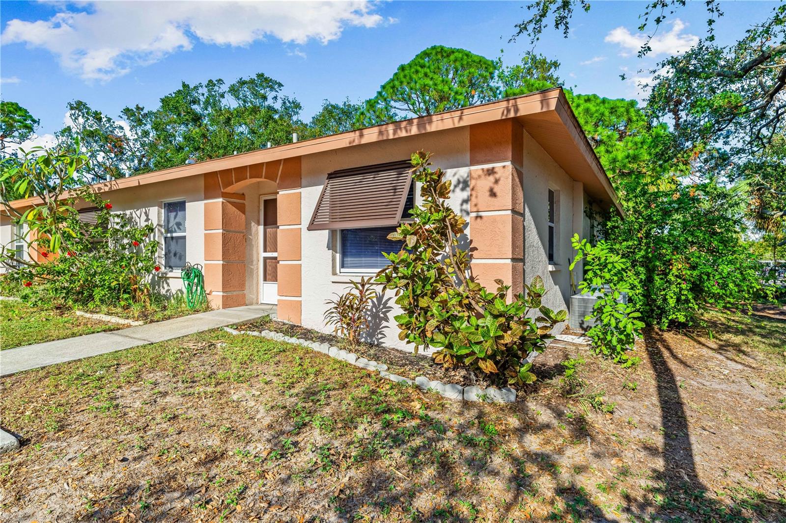 Photo of 630 N JEFFERSON AVENUE #19 SARASOTA FL 34237