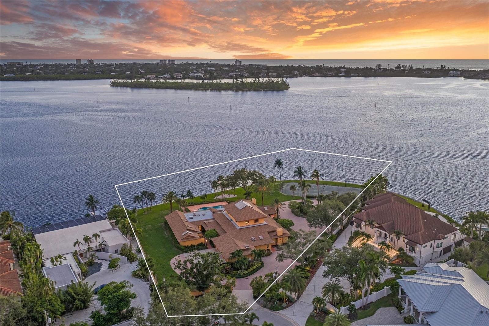 Photo of 1136 N LAKE SHORE DRIVE SARASOTA FL 34231