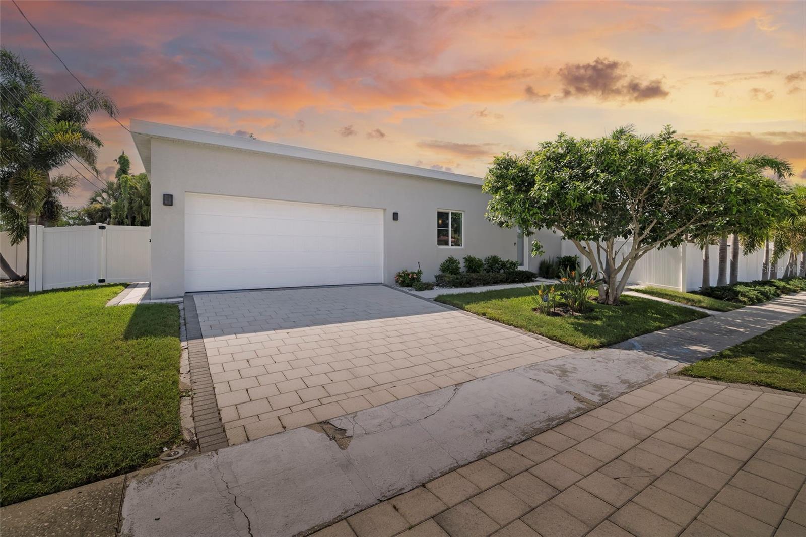 Photo of 4524 RIVERWOOD AVENUE SARASOTA FL 34231