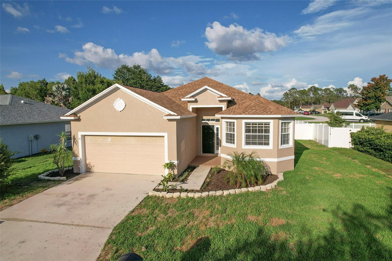 Photo of 5014 YELLOWTOP LOOP LAKELAND FL 33811