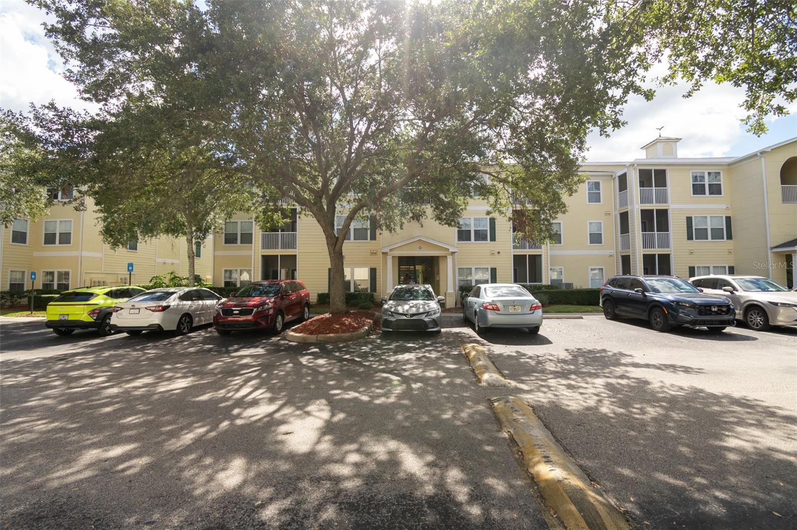 Photo of 18113 BRIDLE CLUB DRIVE TAMPA FL 33647