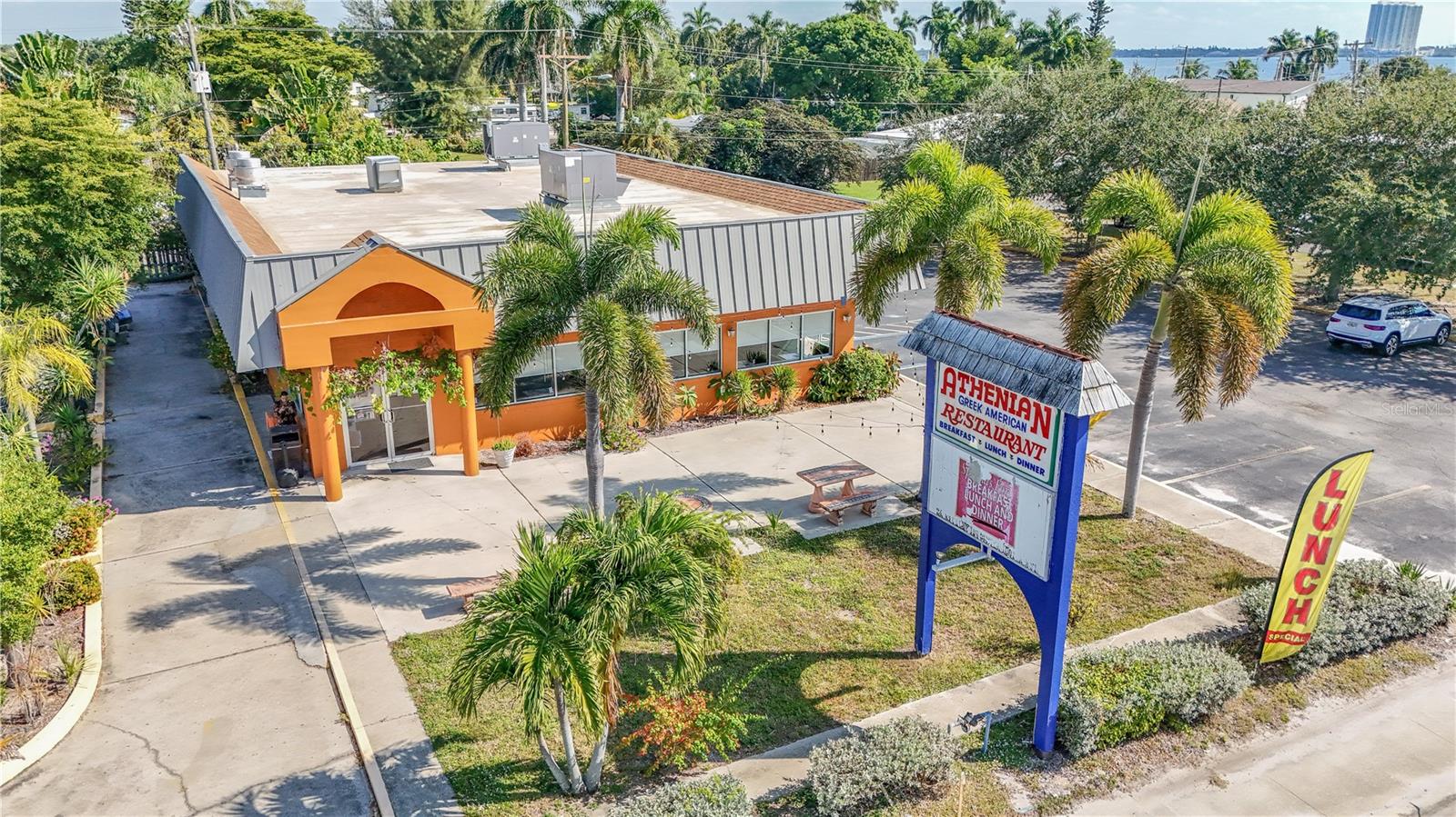 Photo of 1130 N TAMIAMI TRAIL NORTH FORT MYERS FL 33903